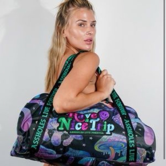 NWOT ALF DUFFLE BAG - Picture 2 of 3